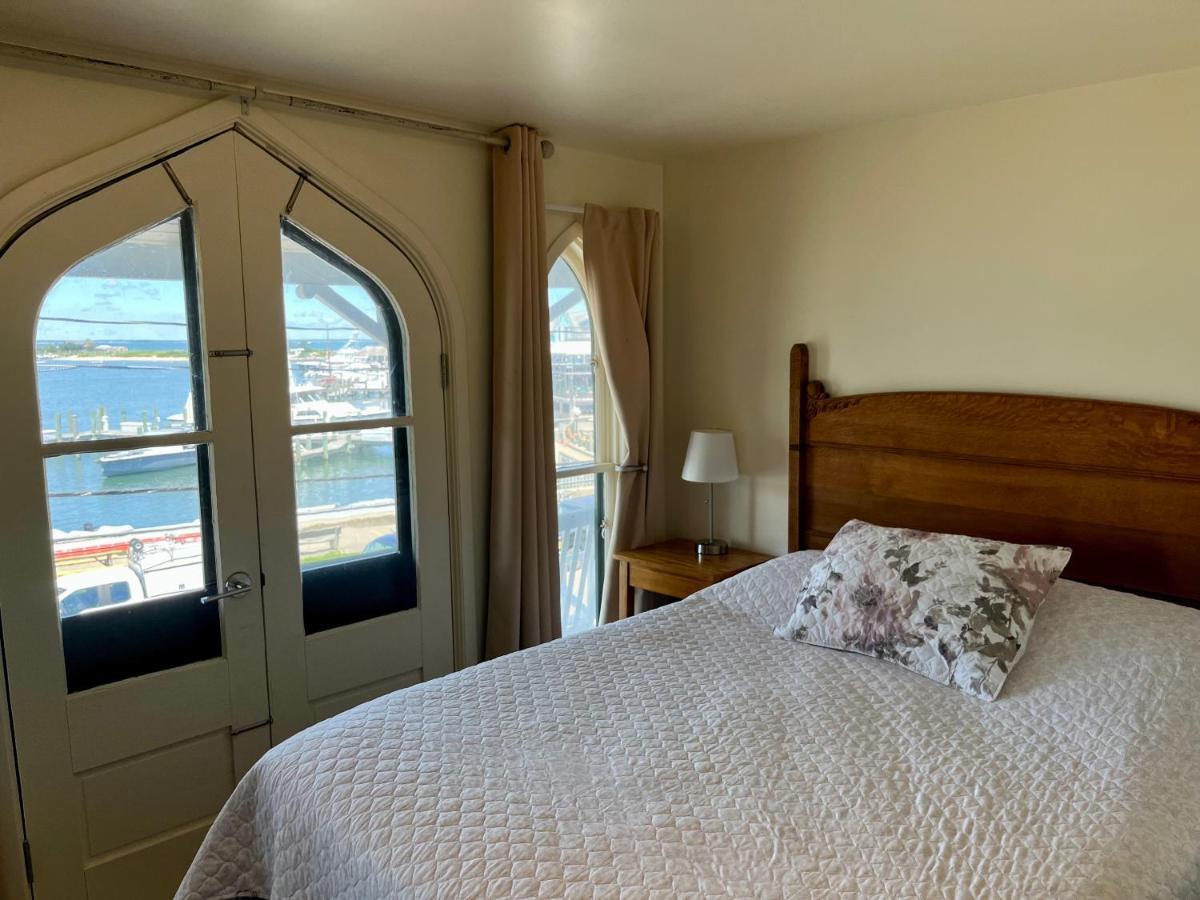 The Attleboro House Ξενοδοχείο Oak Bluffs Εξωτερικό φωτογραφία